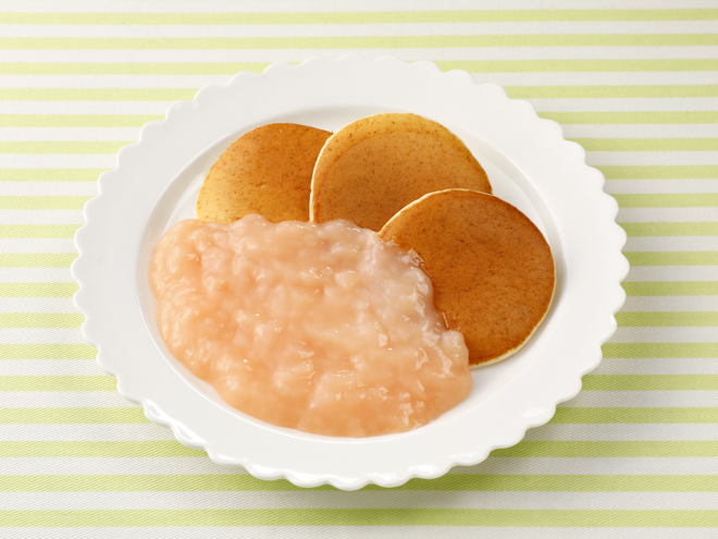 ホットケーキ・なめらかヨーグルト味のソース添え